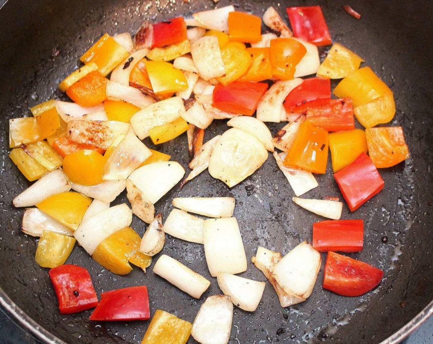 step 7 In the remaining fat, stir-fry Red Bell Pepper (1/2), Yellow Bell Pepper (1/2), and White Onion (1).