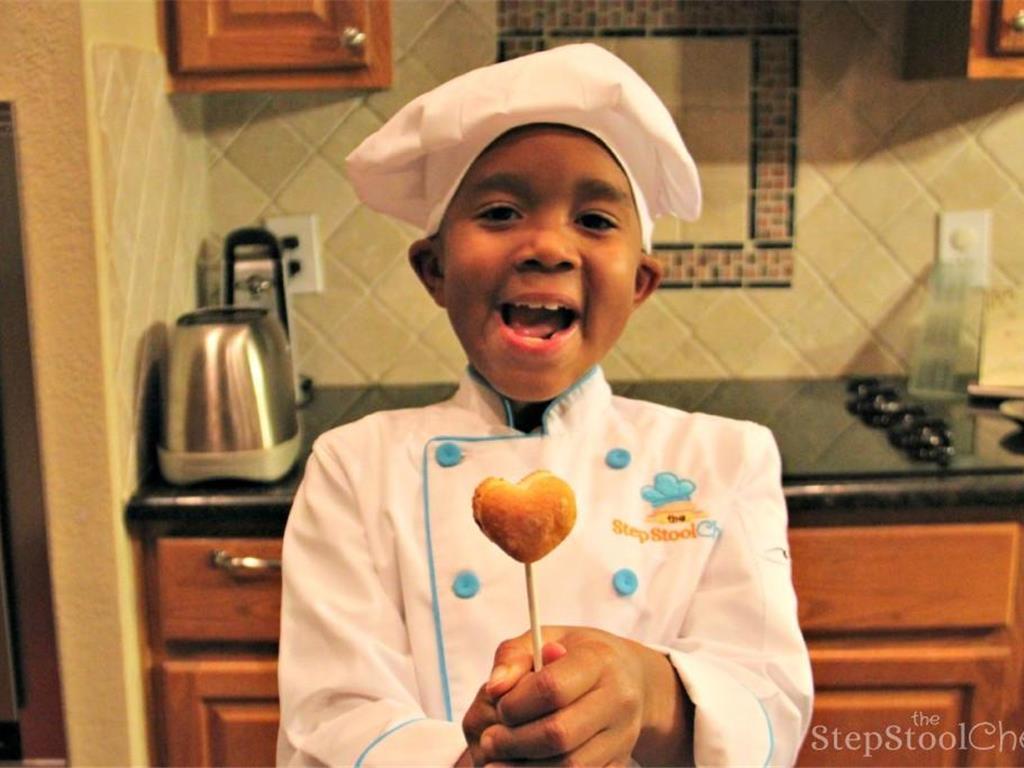 Step 3 of Cupcake Fondue Recipe: Once baked, let it cool for 10 minutes then add popsicle sticks or skewers at the bottom. You can even use a simple plastic fork.