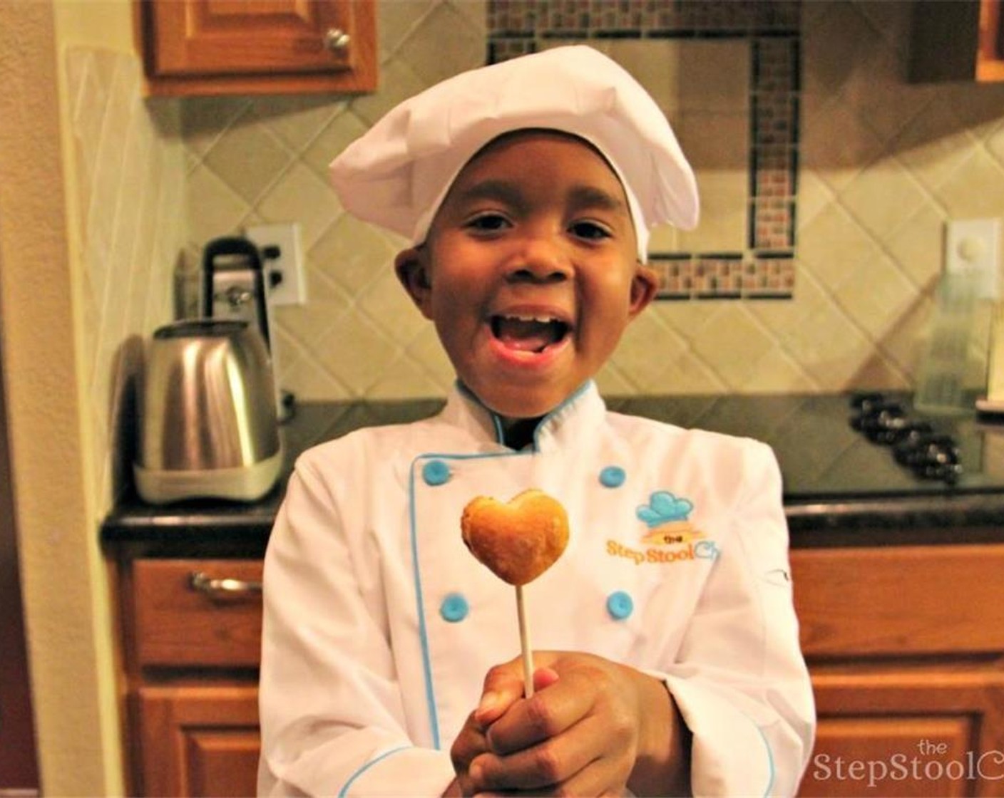 step 3 Once baked, let it cool for 10 minutes then add popsicle sticks or skewers at the bottom. You can even use a simple plastic fork.