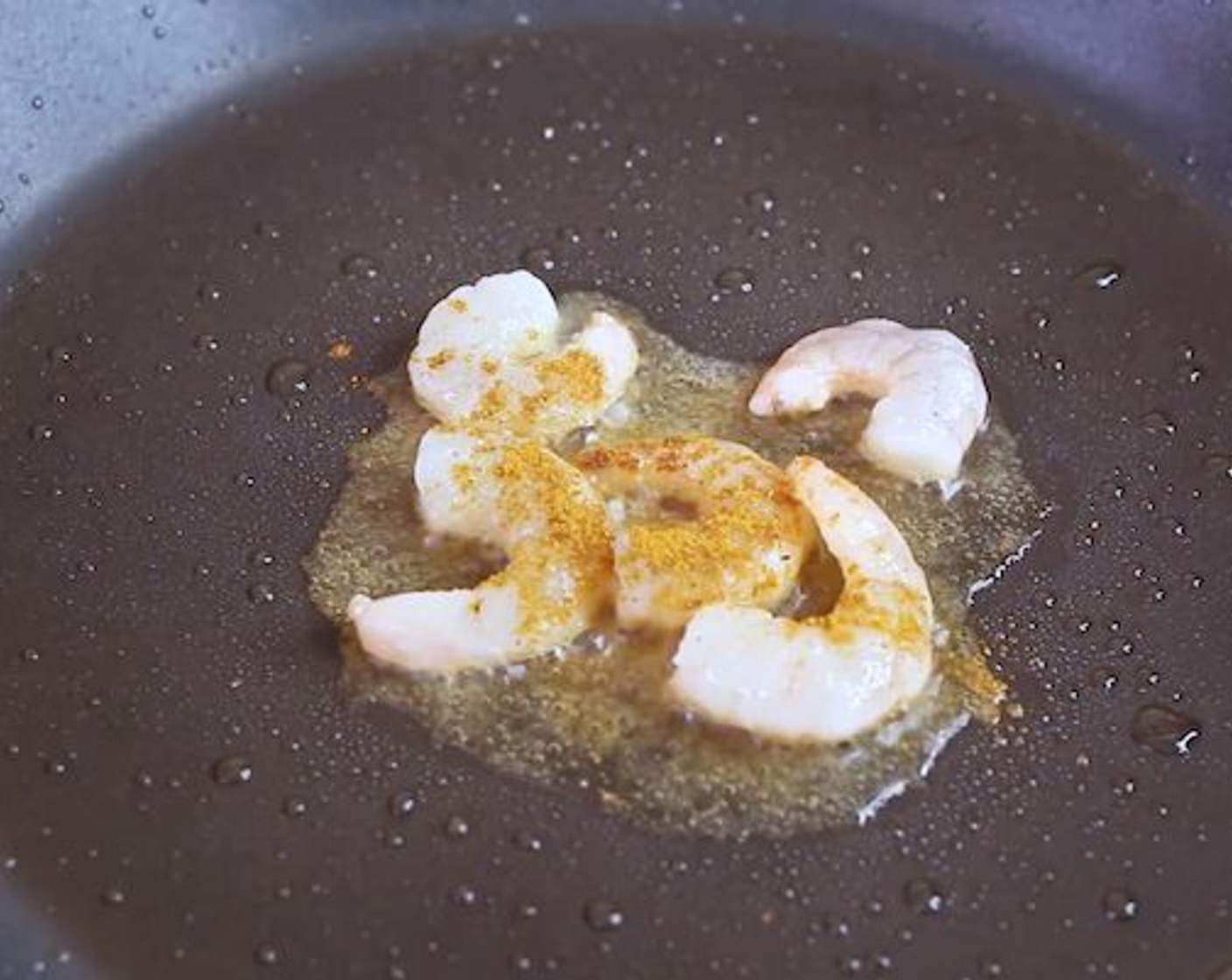 step 1 Next, in a large pan add Sunflower Oil (1 Tbsp) and start frying the Shrimp (5). Season with Salt (1 pinch) and Curry Powder (1 tsp).