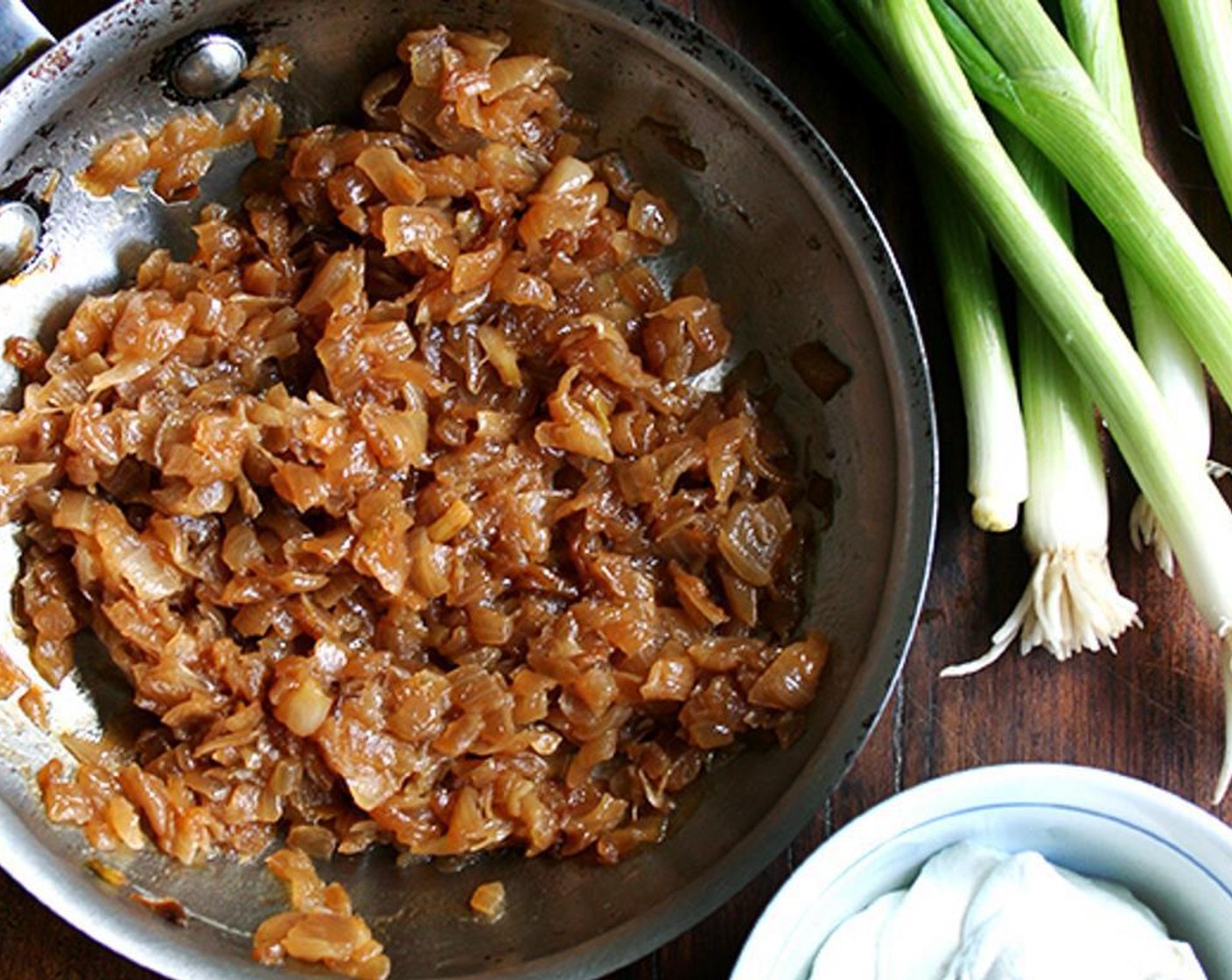 step 4 Pour in the Distilled White Vinegar (1/2 tsp) turn off the heat, and scrape the bottom of the pan with a wooden spoon or spatula to remove any browned bits. Take pan off the heat and transfer onions to a large bowl to cool.