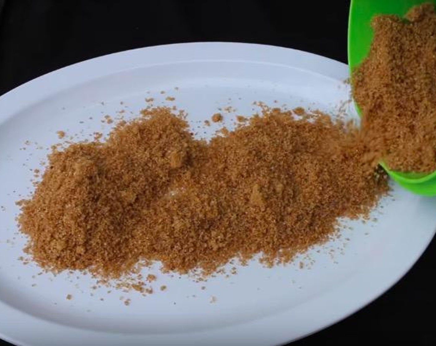 step 4 Combine the Raw Sugar (1 cup), Brown Sugar (1 cup), and Simply Organic Cinnamon, Ground (1 tsp) in a bowl.