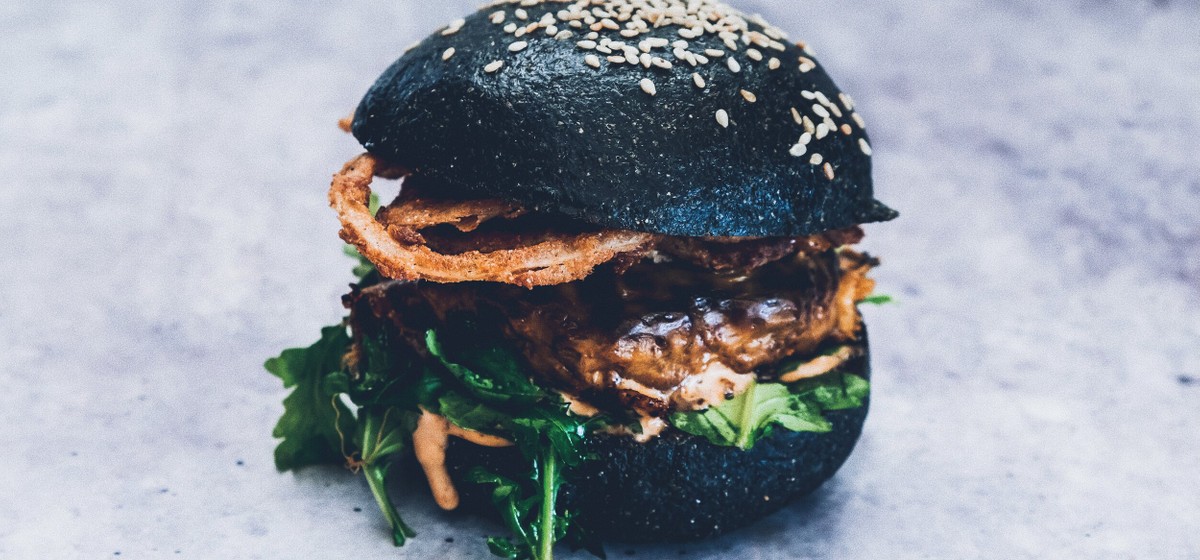 Crispy Onions and Arugula Burger Recipe | SideChef