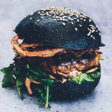 Crispy Onions and Arugula Burger Recipe | SideChef