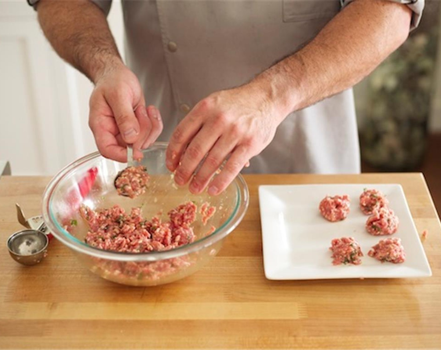 step 6 Using a one tablespoon measuring spoon, scoop lamb mixture into a ball and place meatballs onto a plate. Continue rolling. Place rolled meatballs in refrigerator for 15 minutes.