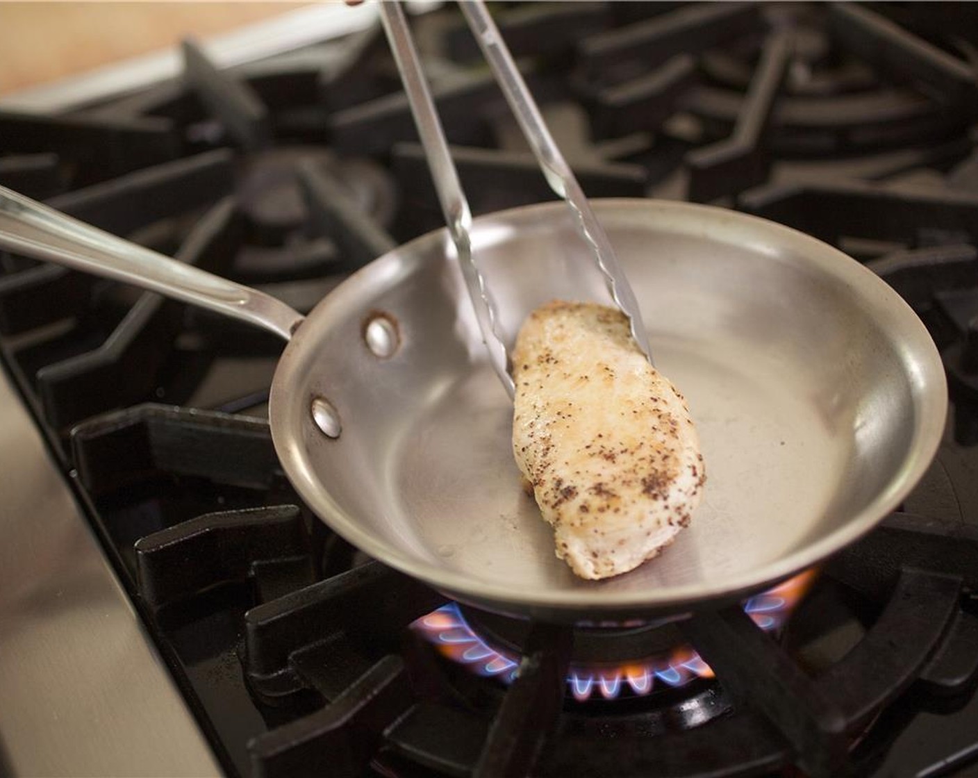 step 5 In a medium saute pan over medium-high heat, add 1 teaspoon of olive oil. When the oil is hot, add the chicken and sear on each side for 4 minutes. Remove from heat to cool.