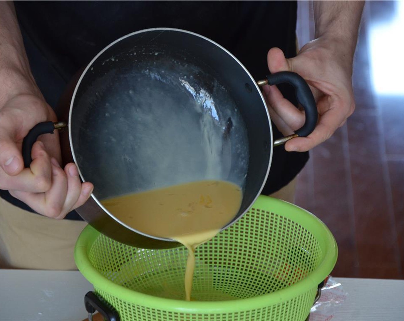 step 6 Put the pot on the stove on the lowest heat and stir in one direction until the sugar has dissolved. Do not boil. Let it cool and pour the contents through a strainer.