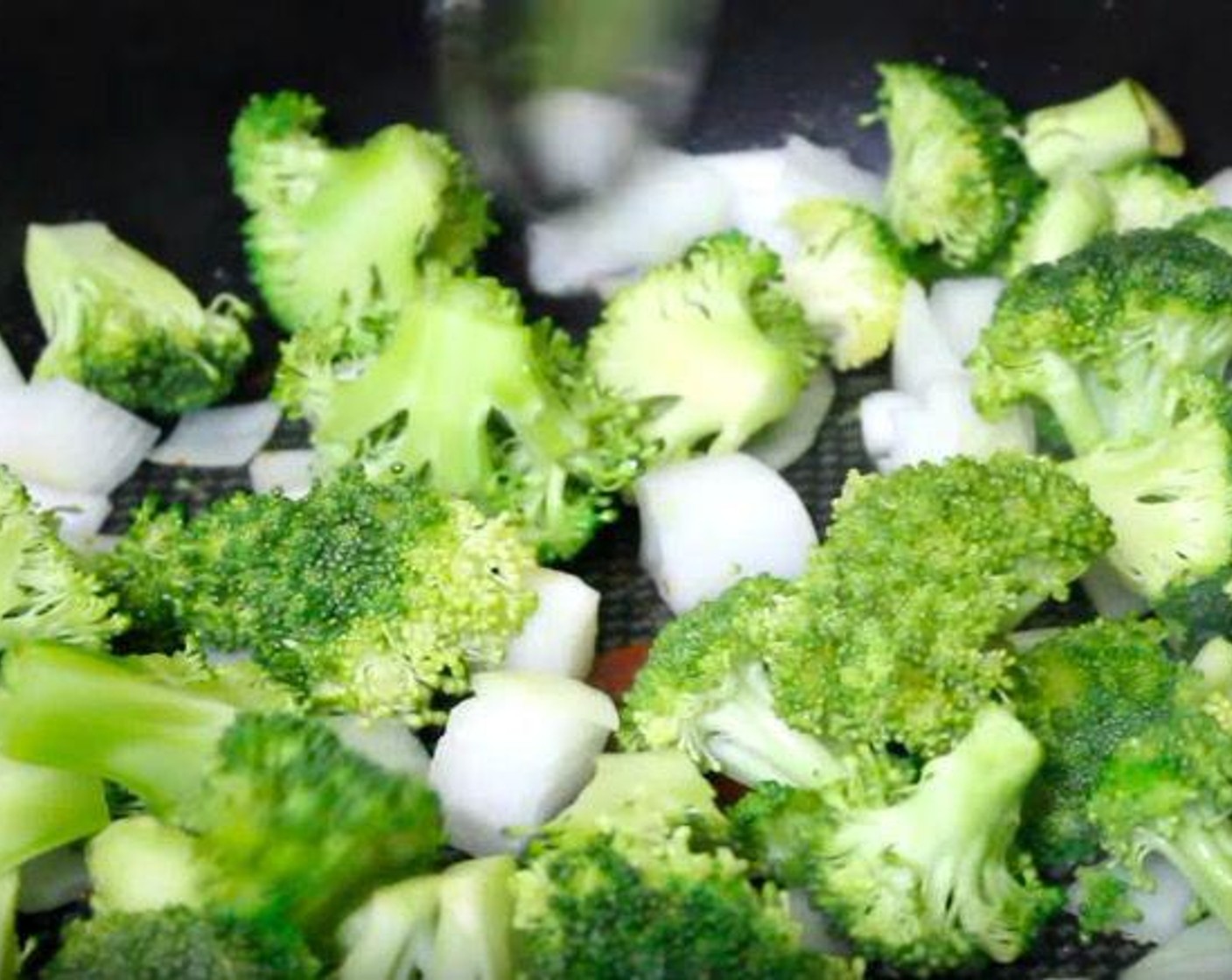 step 4 In the same frying pan that was used for the chicken, cook Onion (1) and Broccoli Florets (4 cups) for 4 minutes, or until crisp.