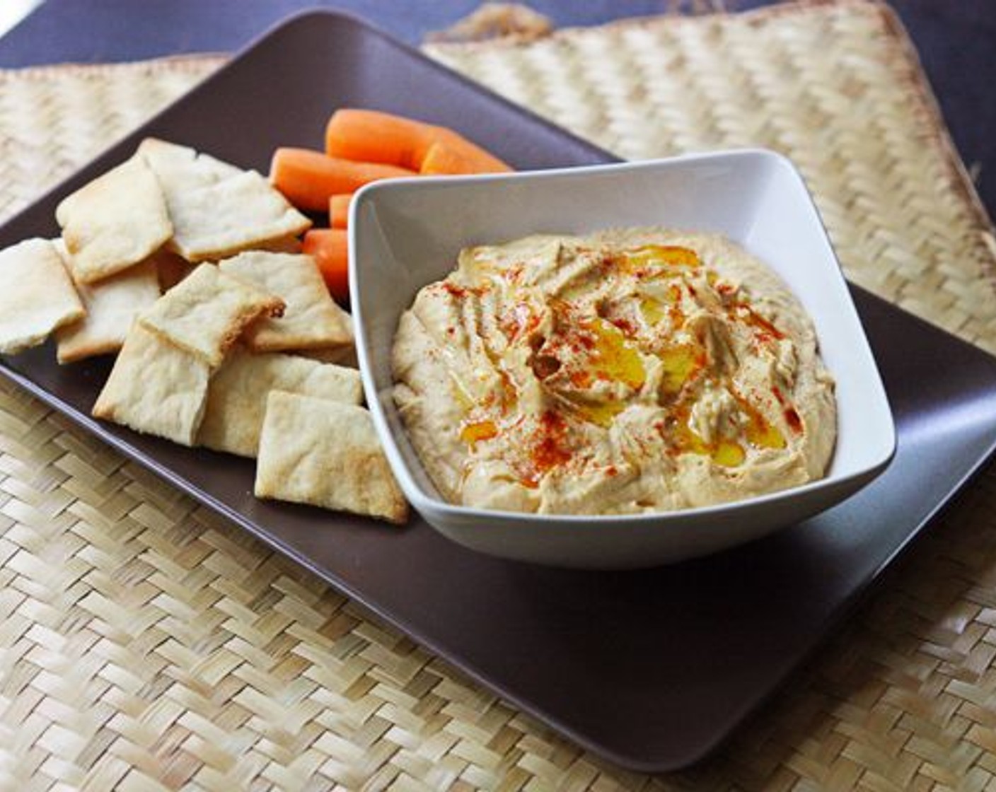 Smooth Garlic Hummus