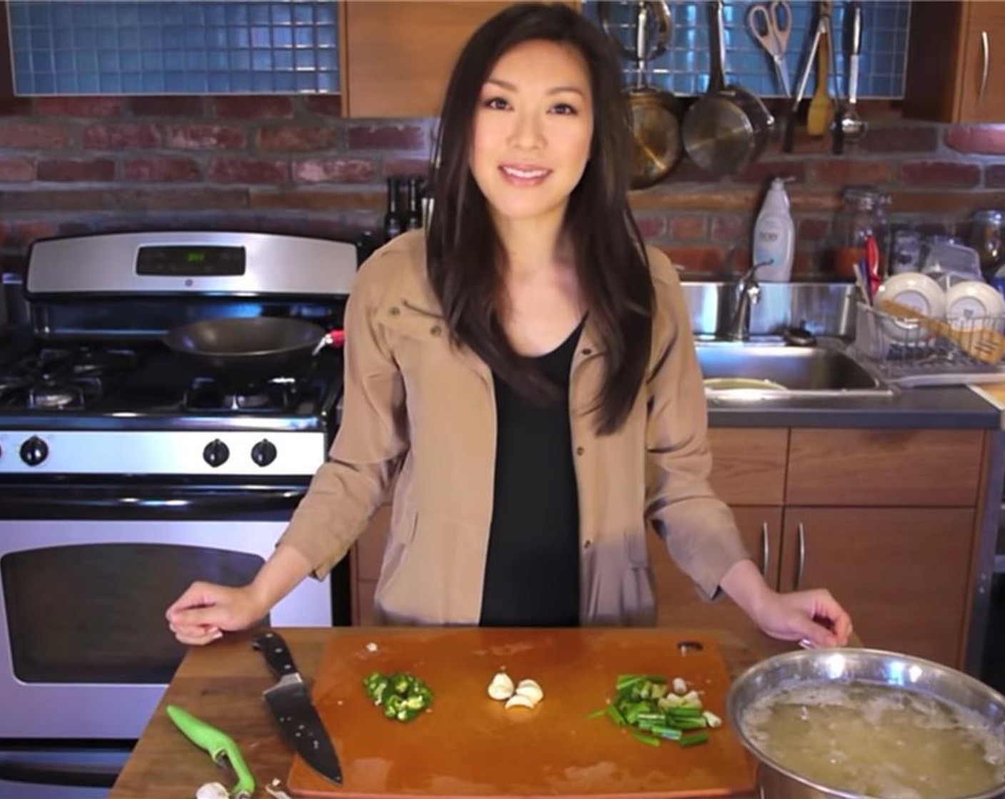 step 4 Cut the Scallion (1 bunch) into thin pieces. Then julienne the Green Chili Peppers (3) and peel the Garlic (2 cloves).