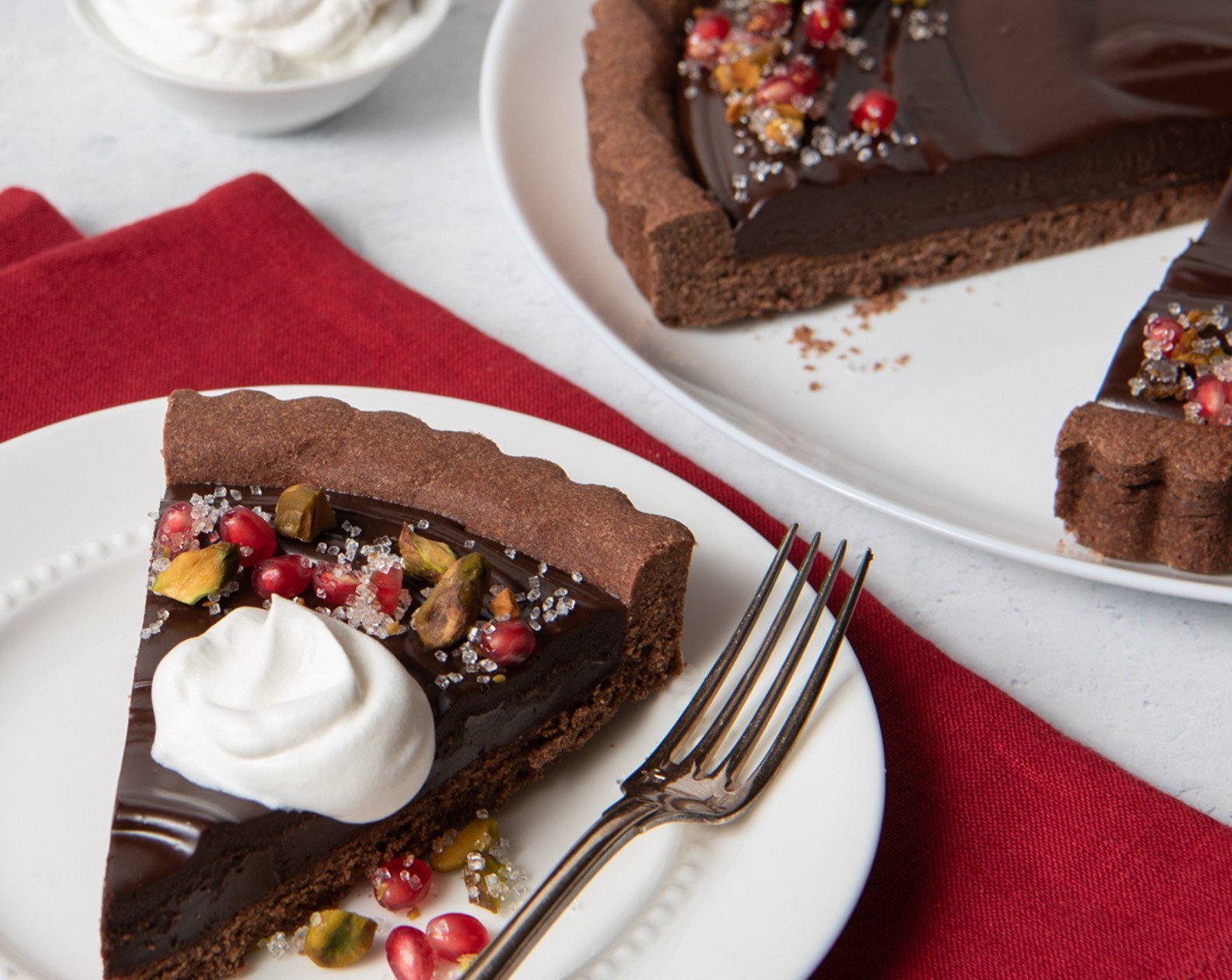 step 4 Before serving, mix the Pomegranate Seeds (1/2 cup), Toasted Pistachios (4 Tbsp), and a a generous sprinkle of Sparkling Sugar (to taste). Spoon onto the tart or individual slices.