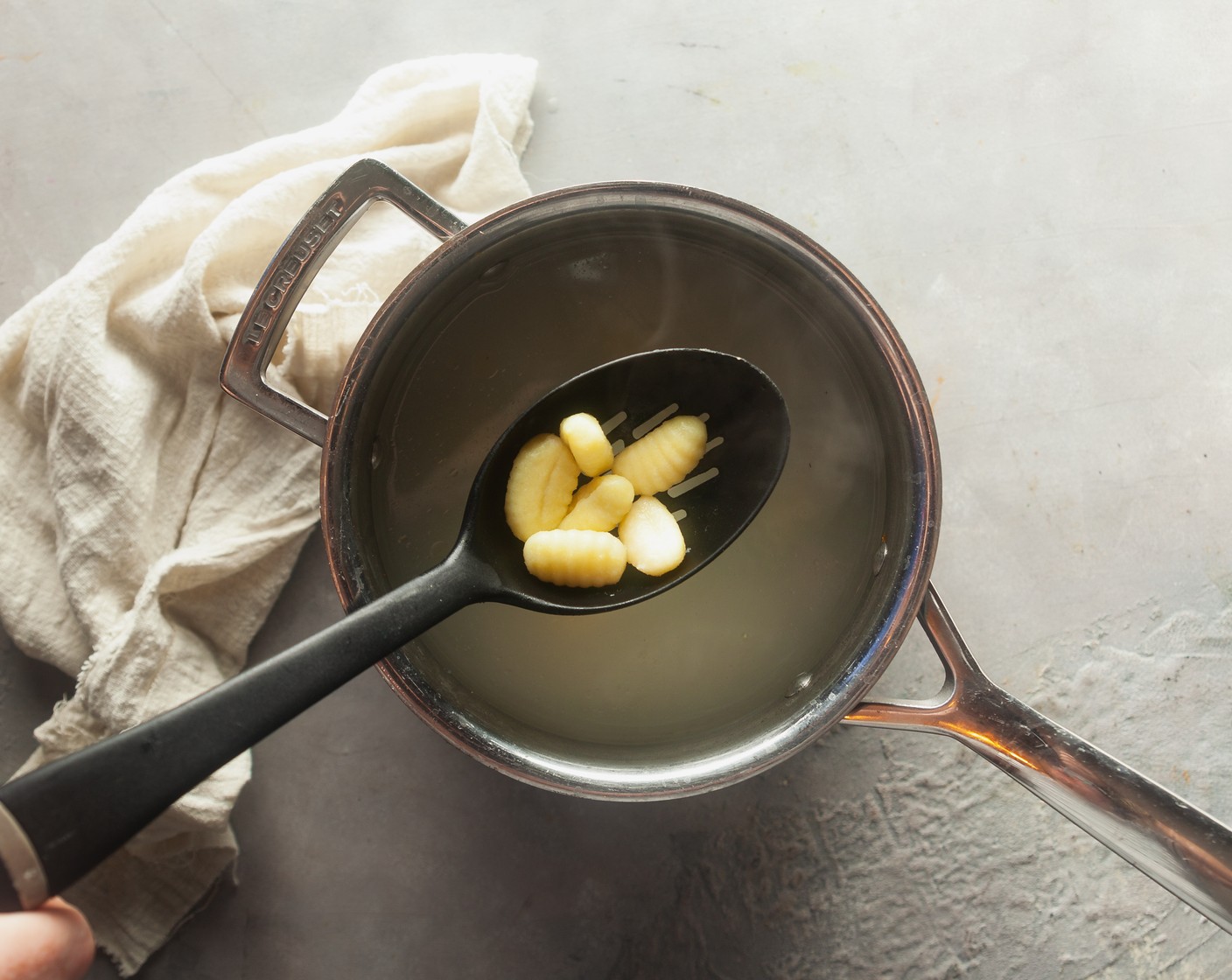 step 1 Bring 2 quarts of heavily salted water to a boil. Add the Gnocchi (1 pckg) and cook for 2-3 minutes, according to the package directions.