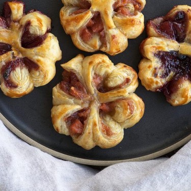 3-Ingredient Puff Pastry Flowers Recipe | SideChef