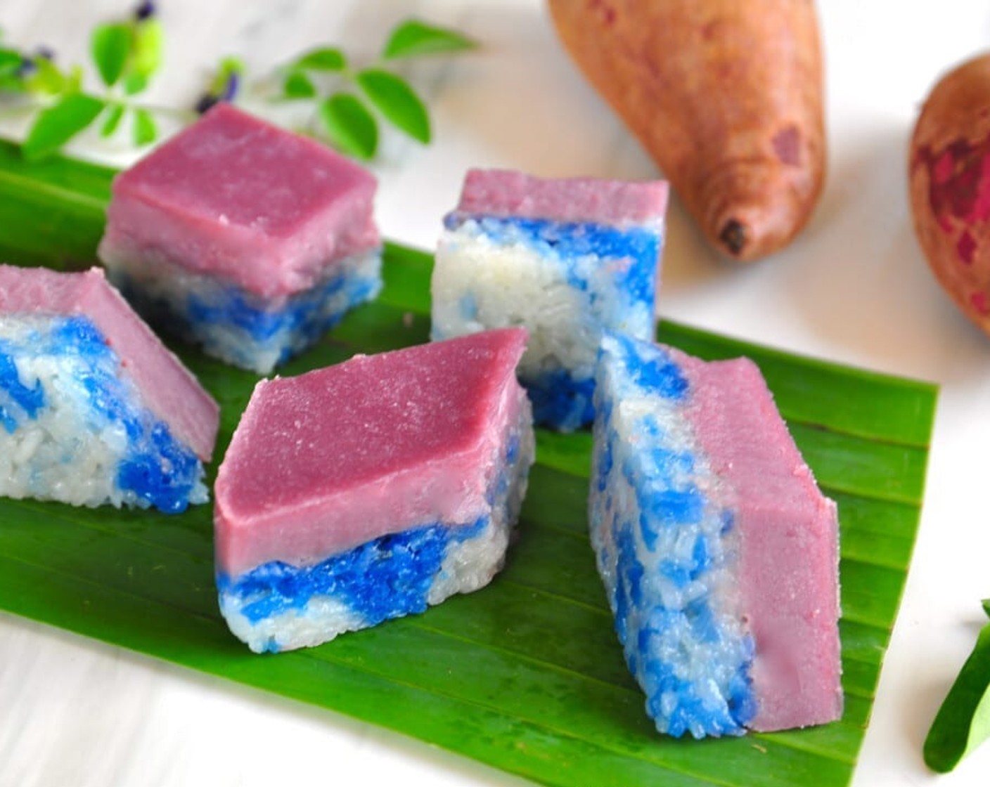 step 20 Remove the kuih from the steamer and allow it to cool completely before cutting it into pieces. Serve at room temperature as a dessert or for an afternoon snack.