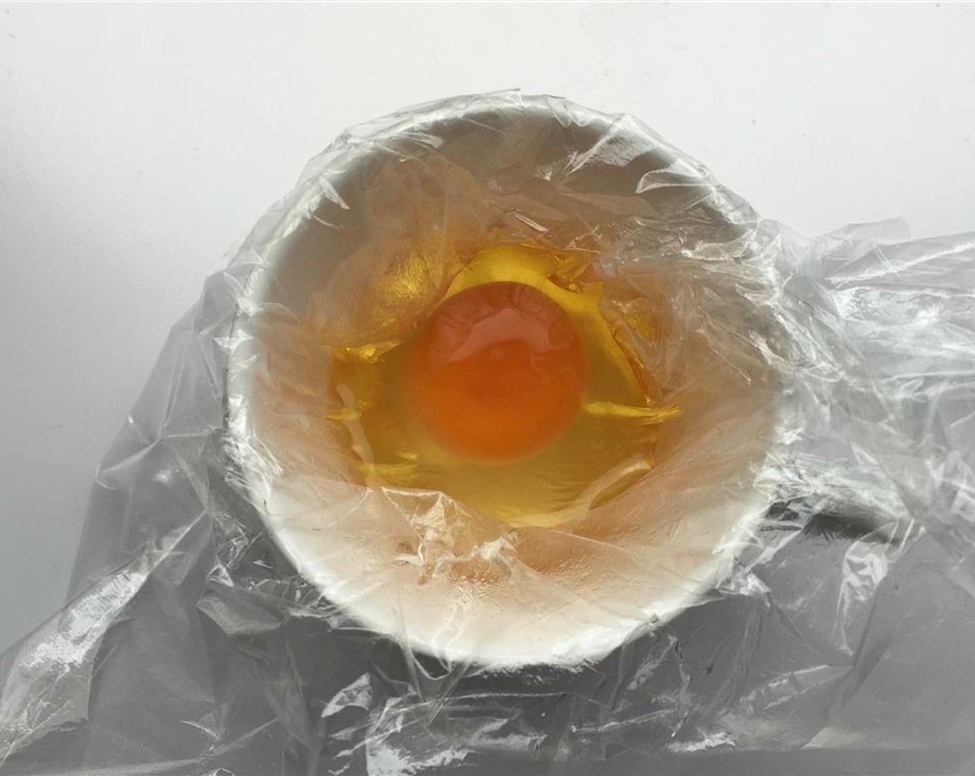 step 3 Carefully break the Egg (1) and let it gently drop in the ramekin.