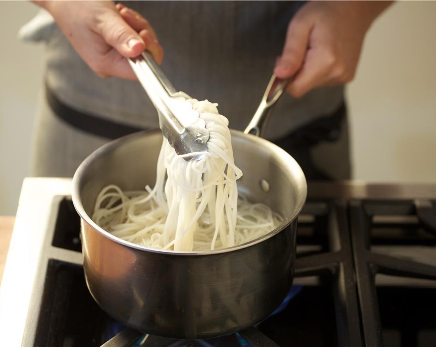 step 4 Boil 8 cups of water in a pot over high heat. Add half of the Vermicelli Noodles (5 oz). Stir and cook for 5 minutes or until the noodles are tender.