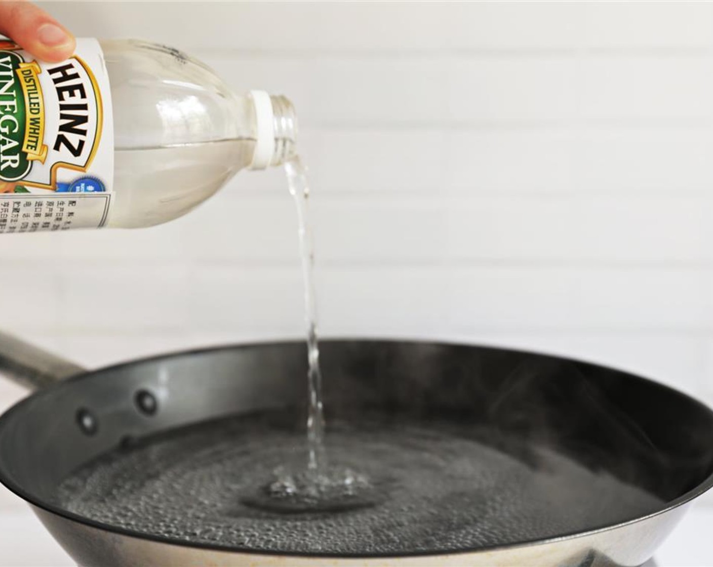 step 2 Bring to a simmer. When you see bubbles on the bottom of the water, add Distilled White Vinegar (2 Tbsp).