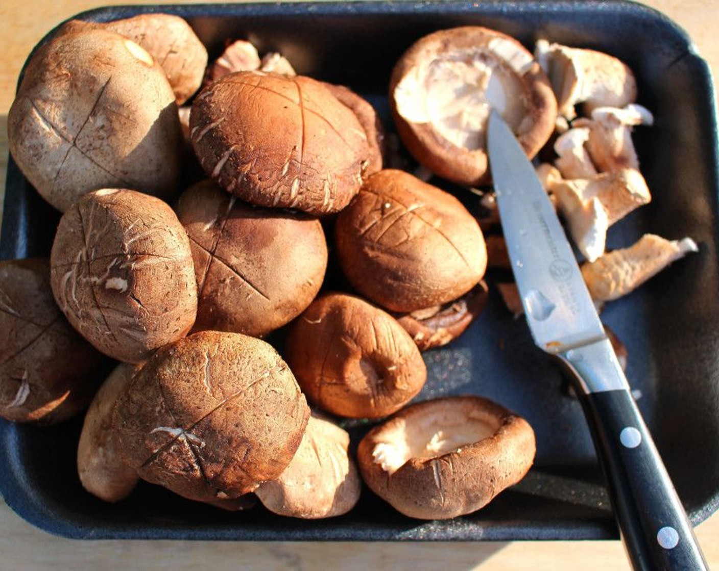 step 7 De-stem Shiitake Mushrooms (3 1/2 cups), and then cross-cut the tops.