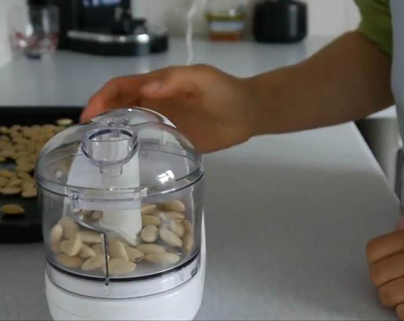 step 3 Next day when all the almonds are completely dry, blitz them little by little in a food processor until getting an almost fine flour.