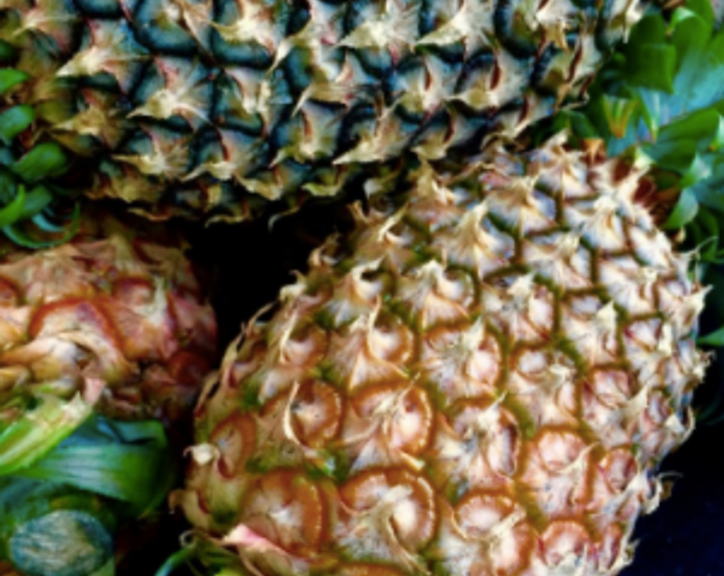 step 1 Have ready a combination of ripe and half-ripe Pineapples (5) and briefly wash them over running water.