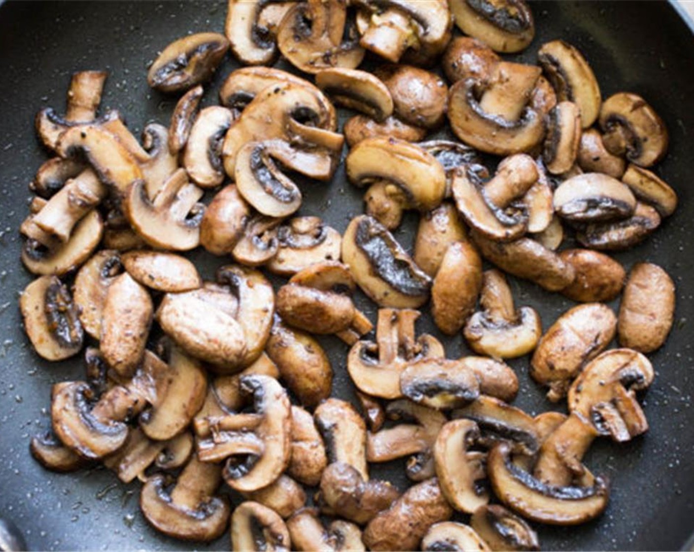 step 7 Place the Cremini Mushrooms (4 1/2 cups) in a large, non-stick skillet over medium heat with 1 tablespoon extra virgin olive oil, McCormick® Garlic Powder (1/2 tsp) and 1/4 cup water. Stir so mushrooms are evenly coated. Cover with a tight fitting lid and let cook for 5-7 minutes.