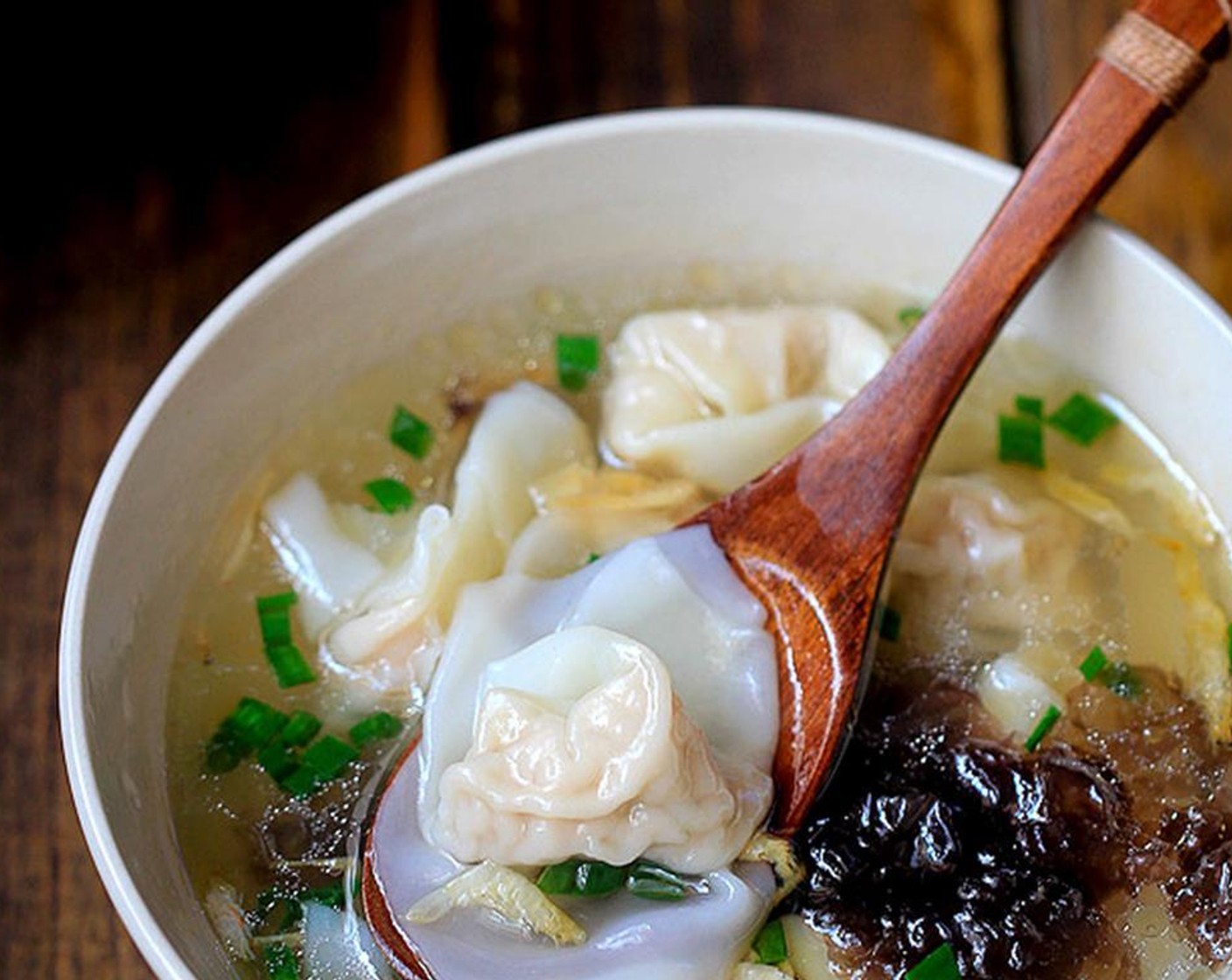 step 7 Scoop around 1/2 bowl of the bowling water into the serving bowl (or you can use stock). Then place wontons in too. Serve hot.