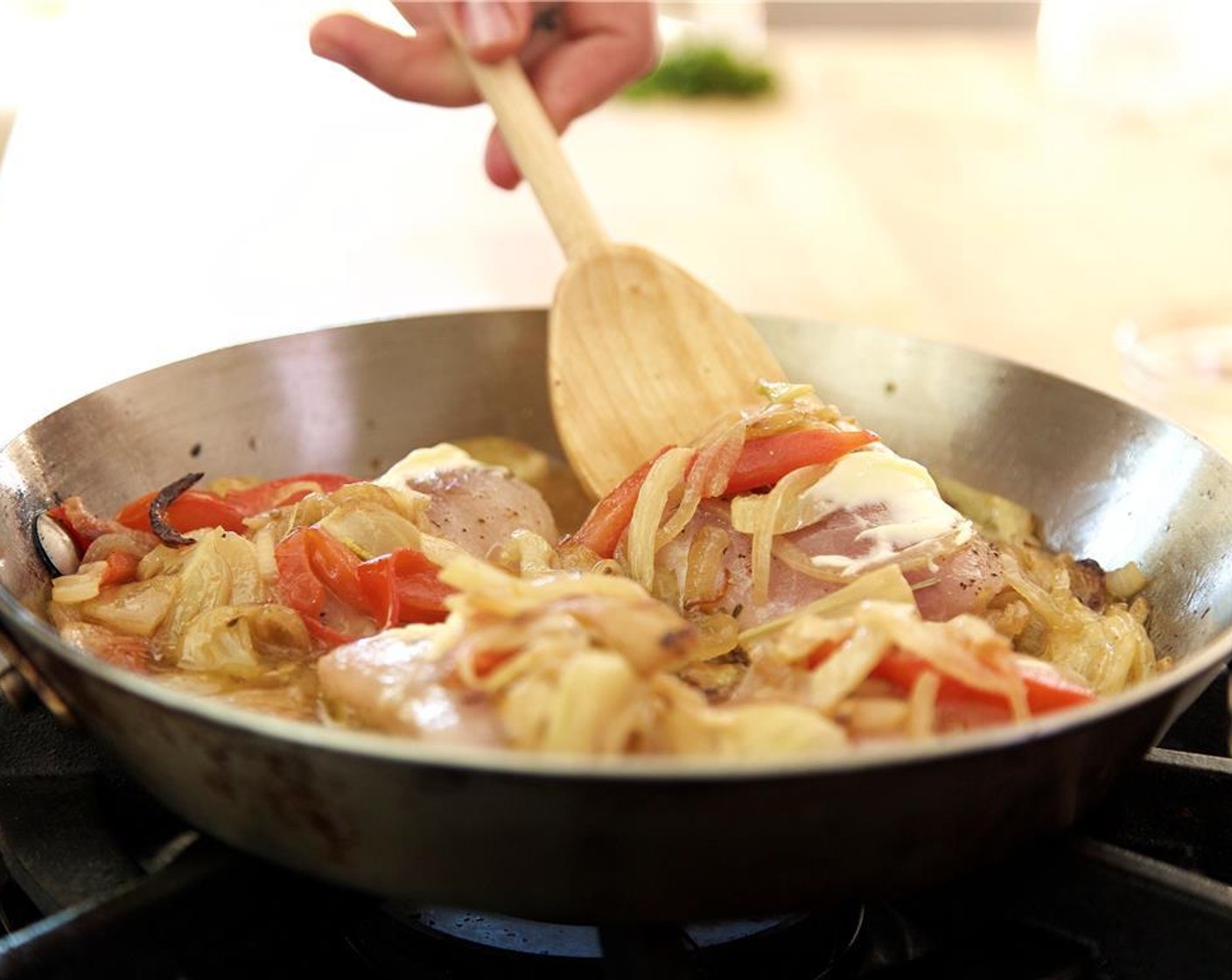 step 8 Increase the heat to high, add the White Cooking Wine (1/2 cup), chicken broth, and half of the lemon juice. Let simmer for 1 minute and turn off the heat.