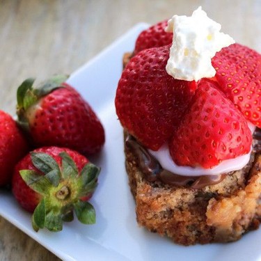 Banana/ Cranberry/ Walnut Cake with Fresh Strawberries Recipe | SideChef