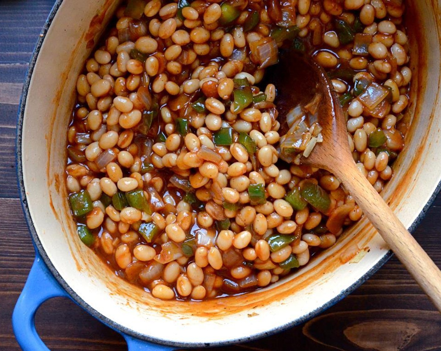 step 6 Place the lid on the pot and transfer the pot to the oven. Bake for 1 hour, check for consistency - according to your tastes. If you prefer thinner, more saucy beans, an hour should be enough time. If you like them thicker, cook longer.