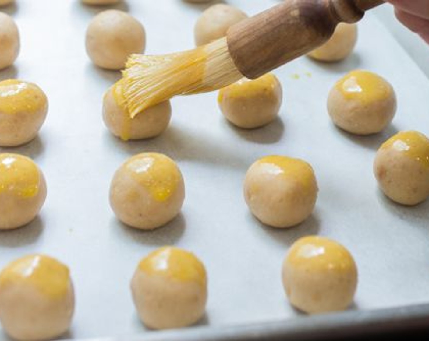 step 7 Lightly beat the Egg (1) and brush it on the top of each cookie.