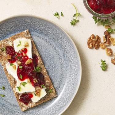 Wasa with Brie, Cranberry & Walnuts Recipe | SideChef