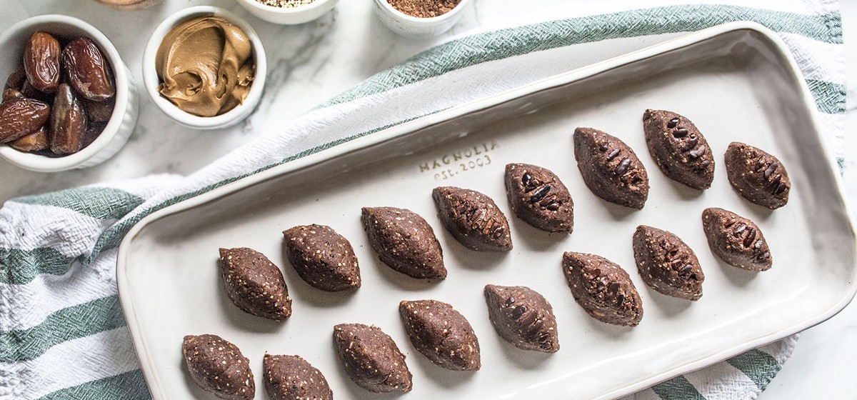 Super Bowl Chocolate Football Snacks Recipe | SideChef