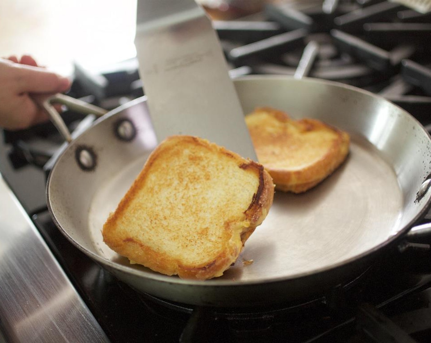 step 6 Cook the sandwiches 3 to 4 minutes on each side or until the cheese is melted and the bread
is golden brown.