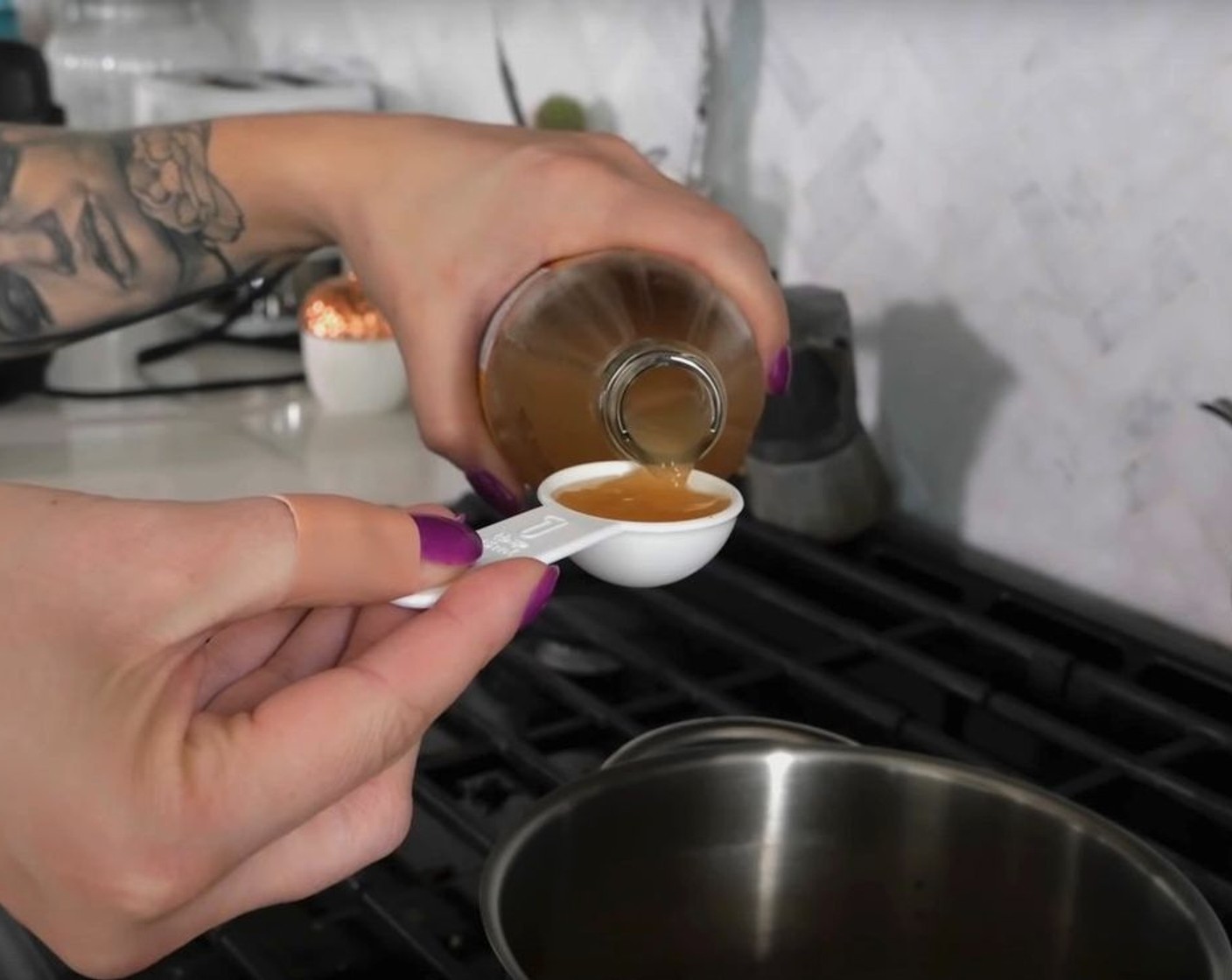 step 1 In a small pot, warm the can of Baked Beans (1 can), and add the Apple Cider Vinegar (1 tsp) and Dijon Mustard (1 Tbsp). Stir and let sit on low heat while preparing other ingredients, stirring occasionally.