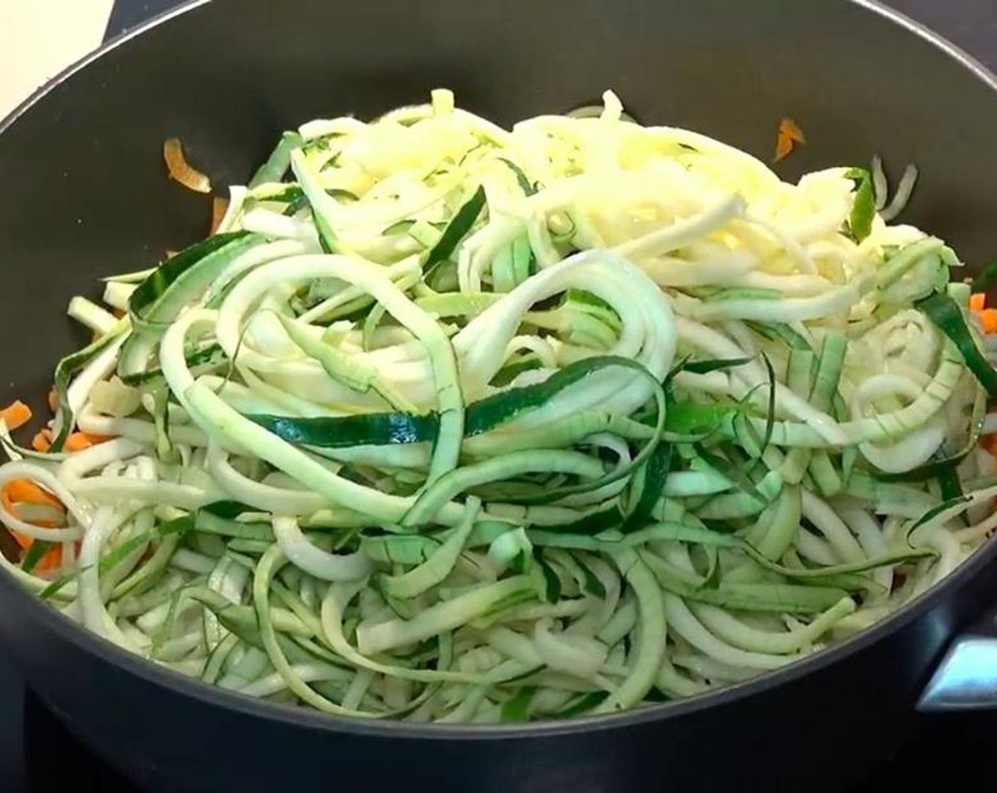 step 4 Add in the spiralized zucchini. Toss the mix lightly until everything is combined and the noodles are nice and tender. Then put the mix into a colander to drain for a few minutes.