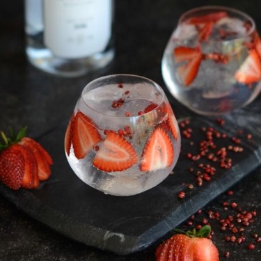 Spicy Strawberry Gin and Tonic Recipe | SideChef