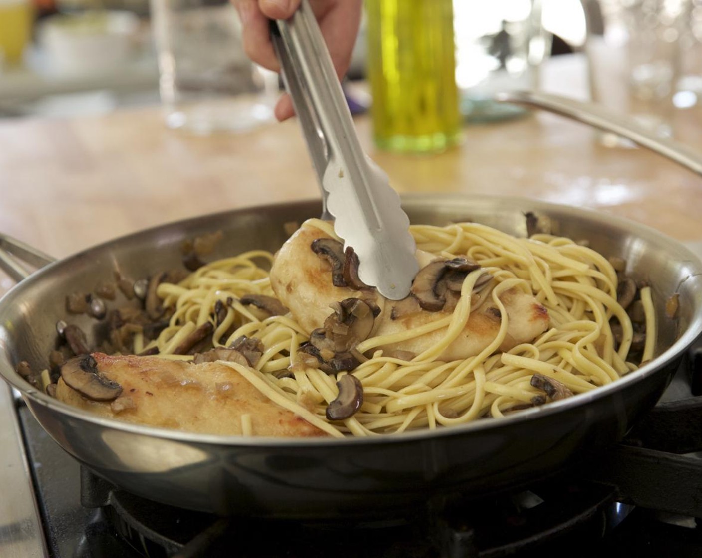 step 10 Add Linguine (8 oz) to boiling water. Cook for 10 minutes. Drain in a colander; add pasta to the pan with the chicken. Stir, cover, and keep warm for plating.