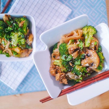 Veganized Chrissy Teigen Thai Drunken Noodles Recipe | SideChef