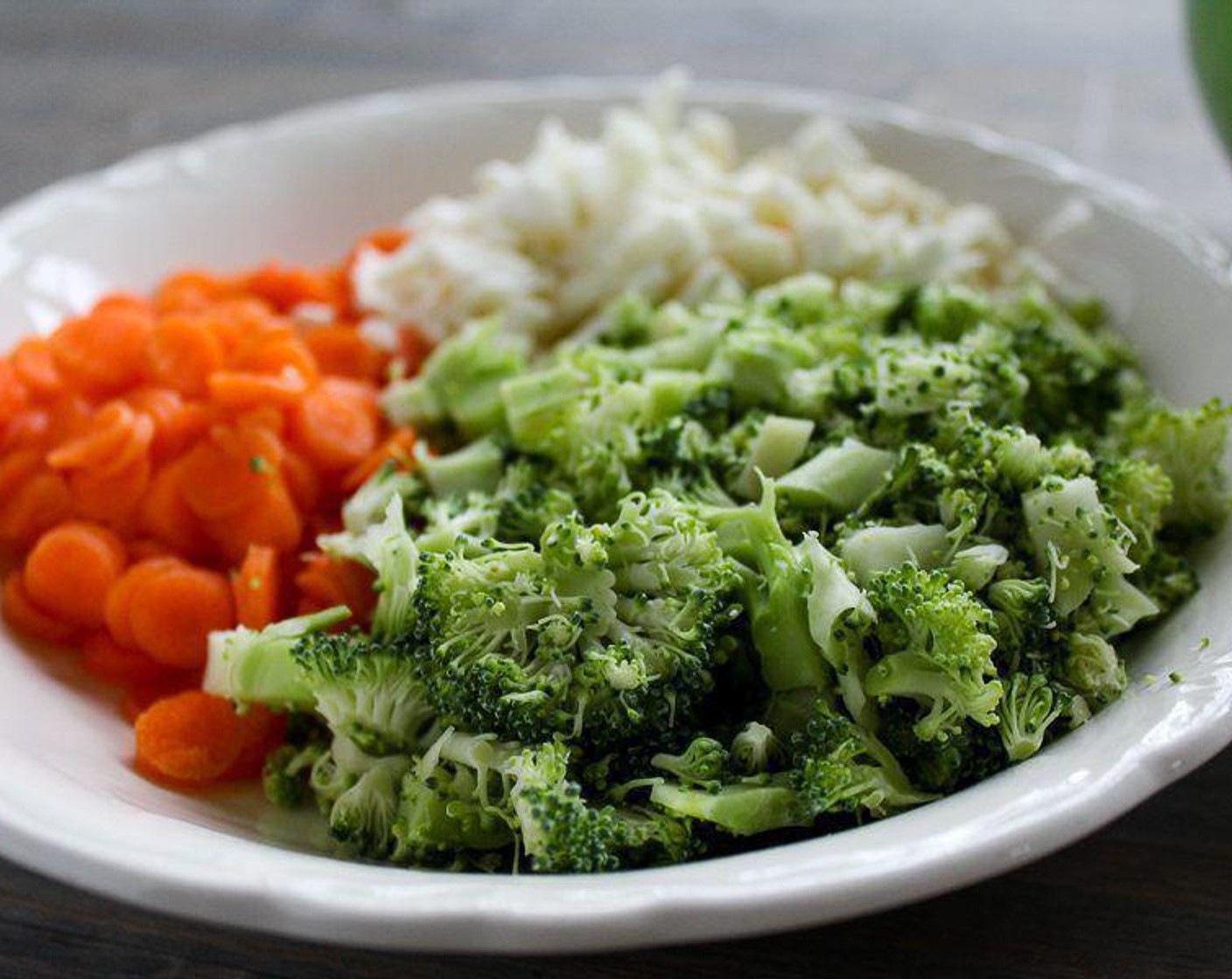 step 5 Sprinkle the Mixed Vegetables (2 cups) on top of the cream cheese mixture. Press the vegetables gently into the cream cheese.