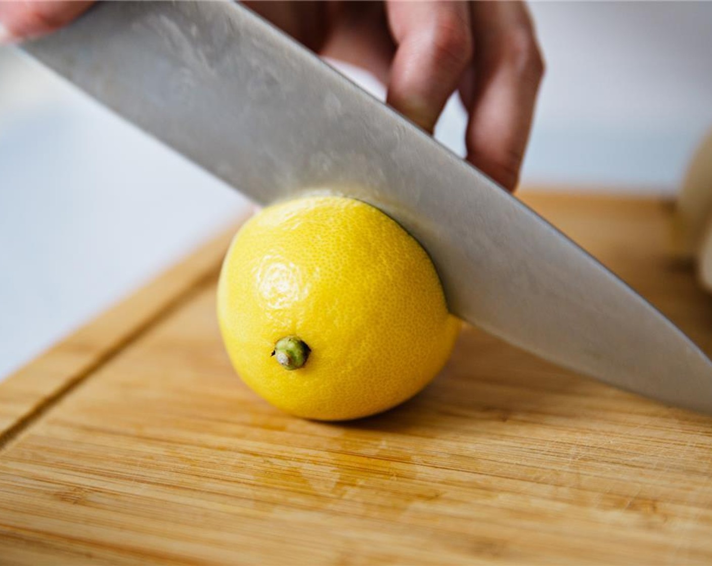 step 5 Slice Lemon (1) into roughly six pieces.