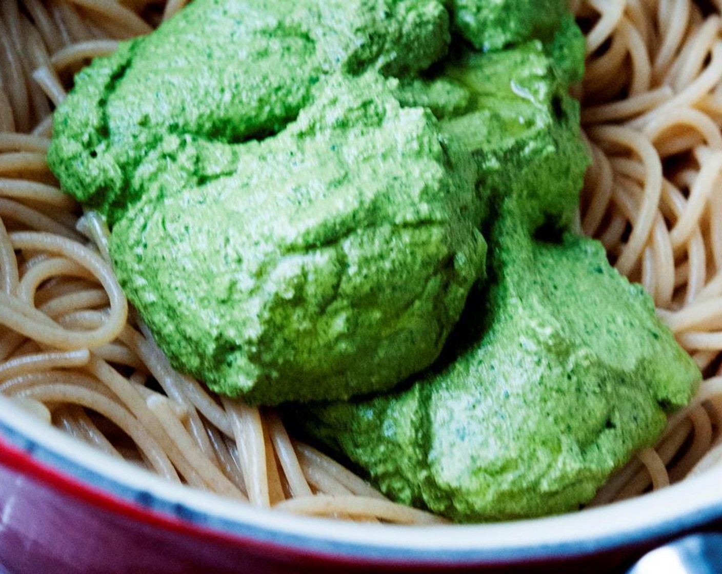 step 3 Toss spaghetti with pesto to mixture. Add reserved cooking liquid, and mix until pasta is well coated.