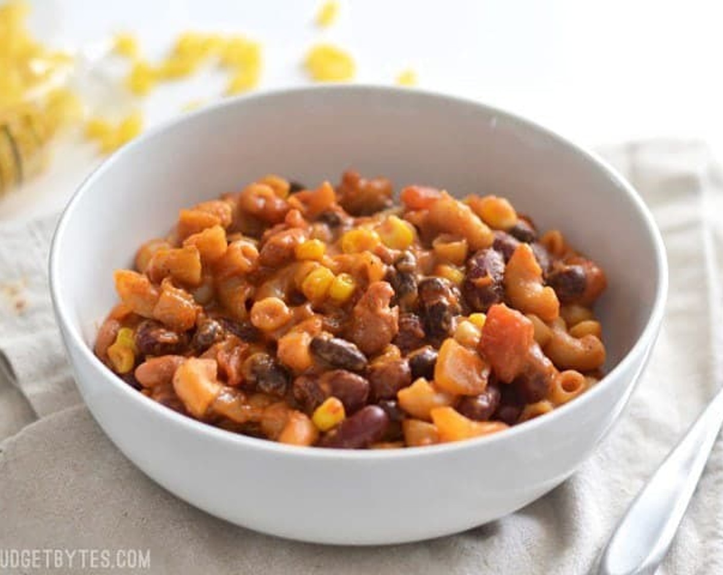 Cheesy Vegetarian Chili Mac