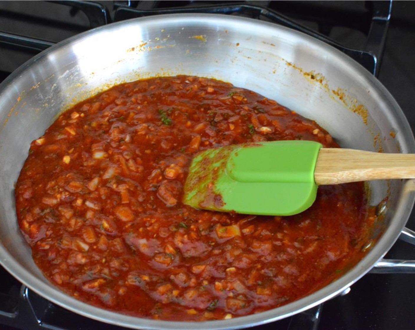 step 4 Bring the sauce to a gentle simmer and allow it to reduce for 8 to 10 minutes, stirring occasionally. Once the sauce is reduced, you'll notice the oil and butter starts separating from the sauce, that's when you take it off the heat.