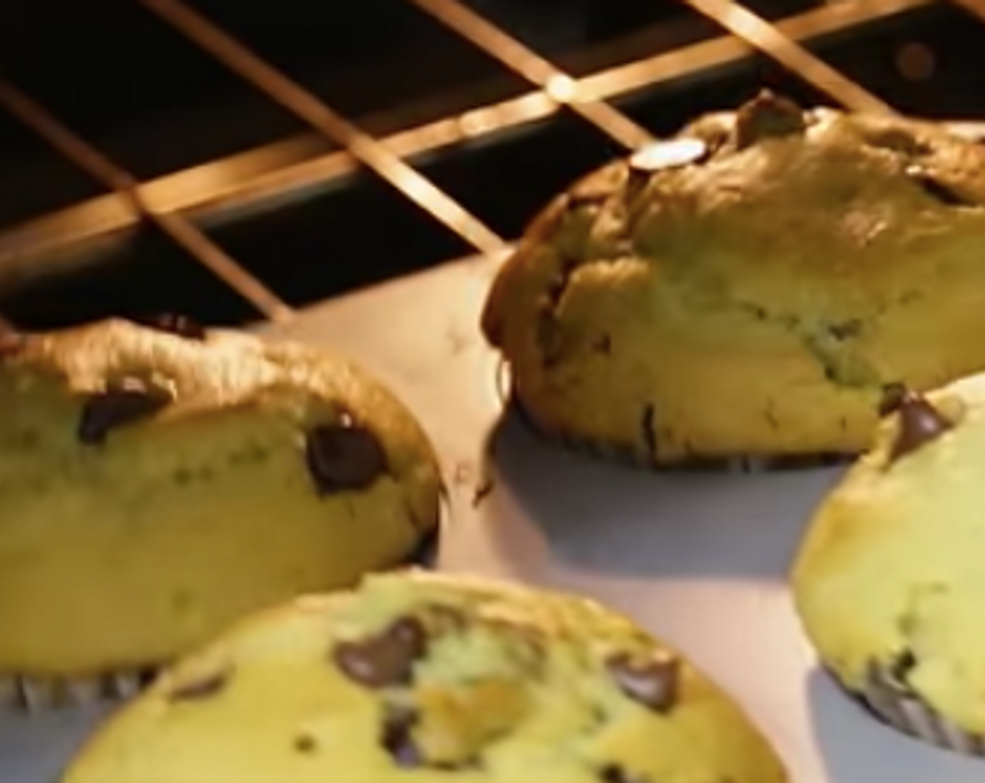 step 7 Allow muffins to cool in the pan for about 5 minutes, then transfer to a wire rack and allow to cool slightly before serving. Served warm or cool. Allow to cool completely before storing. Store leftovers in an airtight container to retain its moisture.