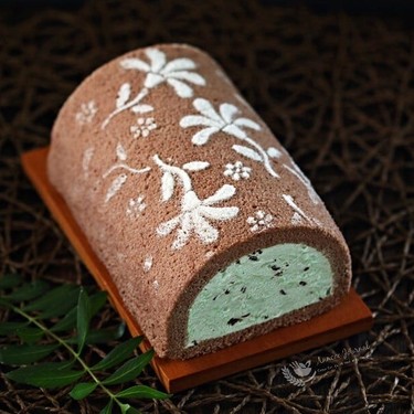 Chocolate Mint Ice Cream Roll Recipe | SideChef