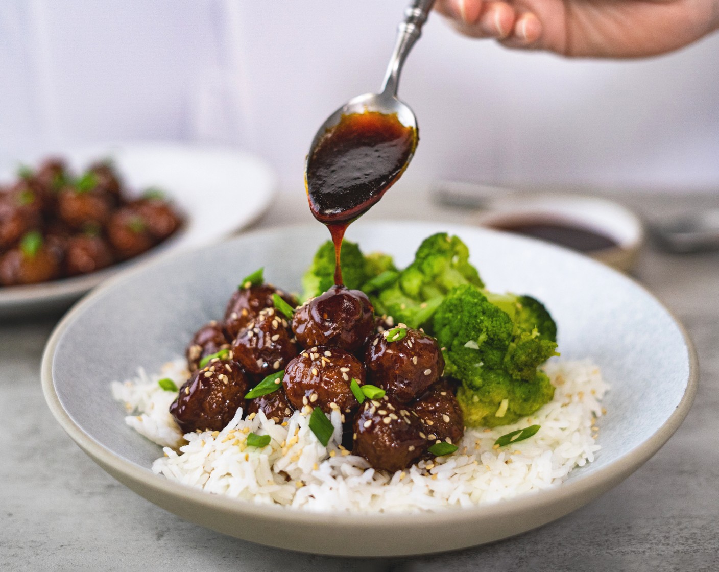 step 5 Garnish with Sesame Seeds (1 Tbsp), Scallions (2 stalks), and serve with broccoli florets.