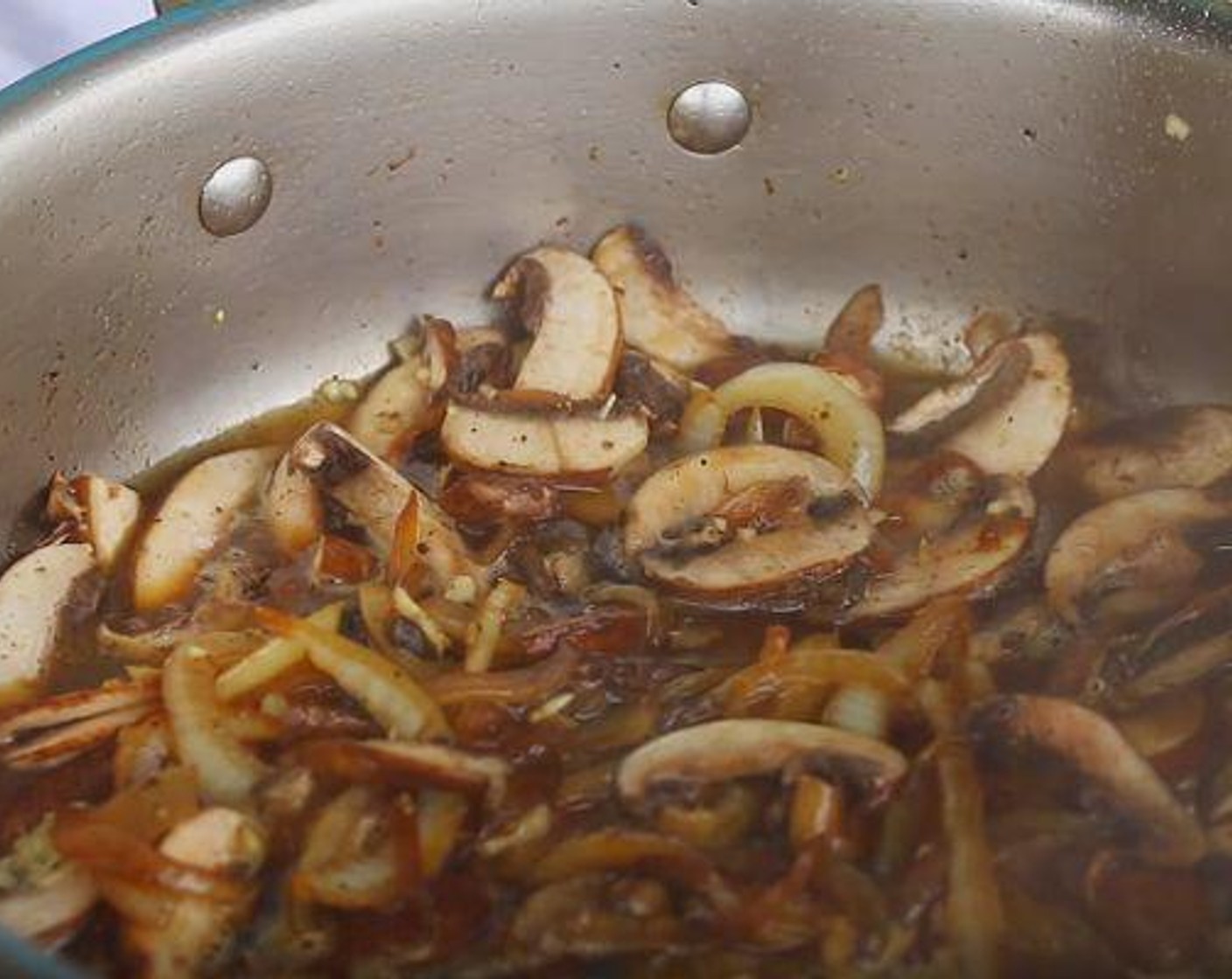 step 3 Add Baby Bella Mushrooms (3 cups) and Garlic (3 cloves), mix and cook everything for 5 minutes. Deglaze the pan with White Wine (1/4 cup) and stir.