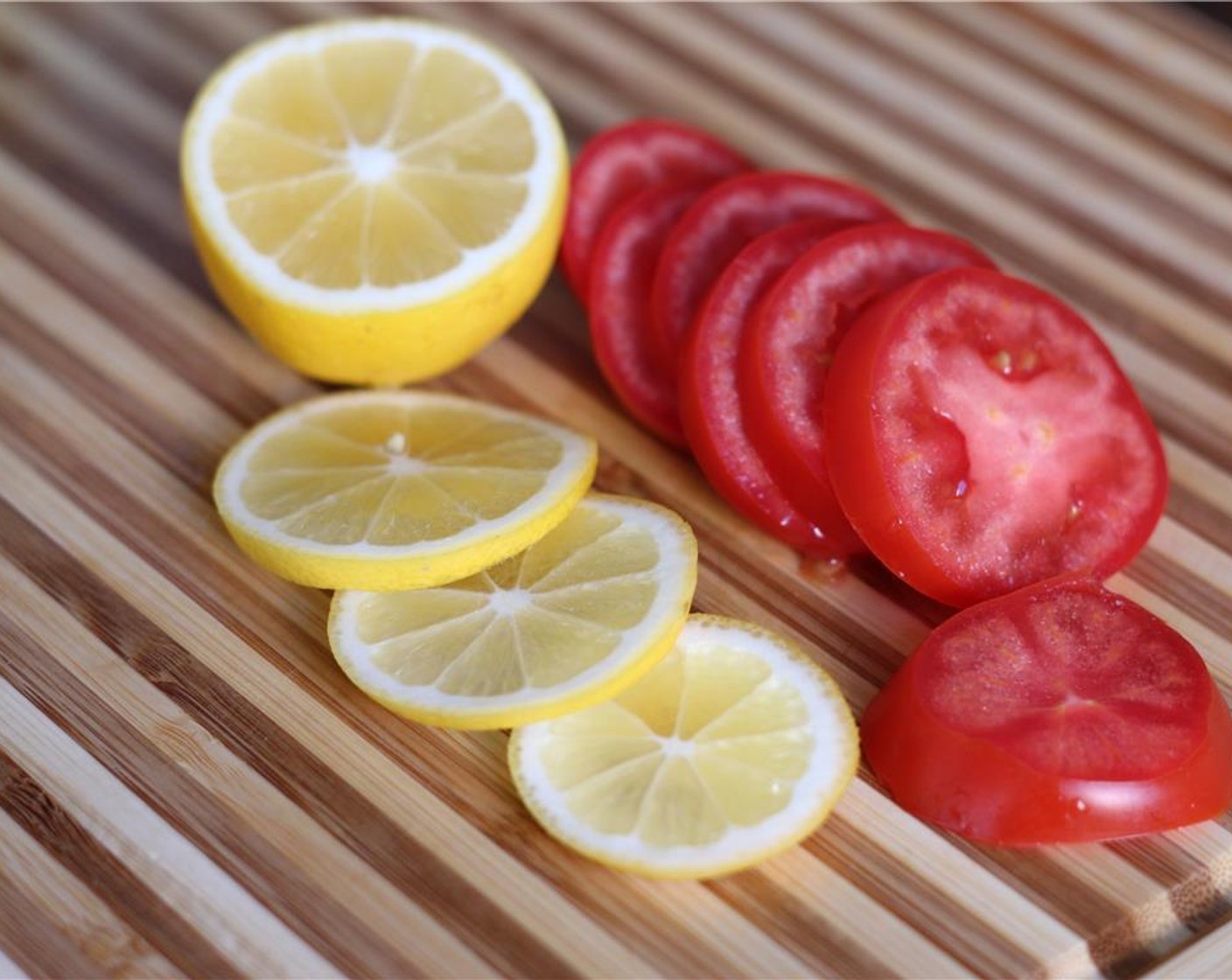 step 4 Slice the Lemon (1/2) and Roma Tomato (1) into rounds.
