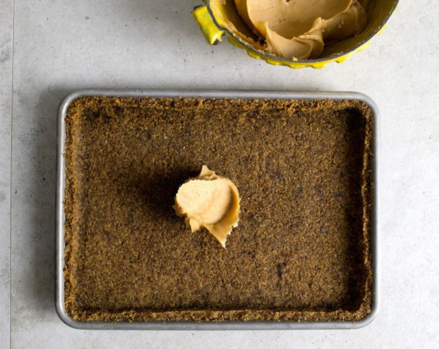 step 7 Spread the peanut butter mascarpone cream evenly over the pie-crust. Set aside.