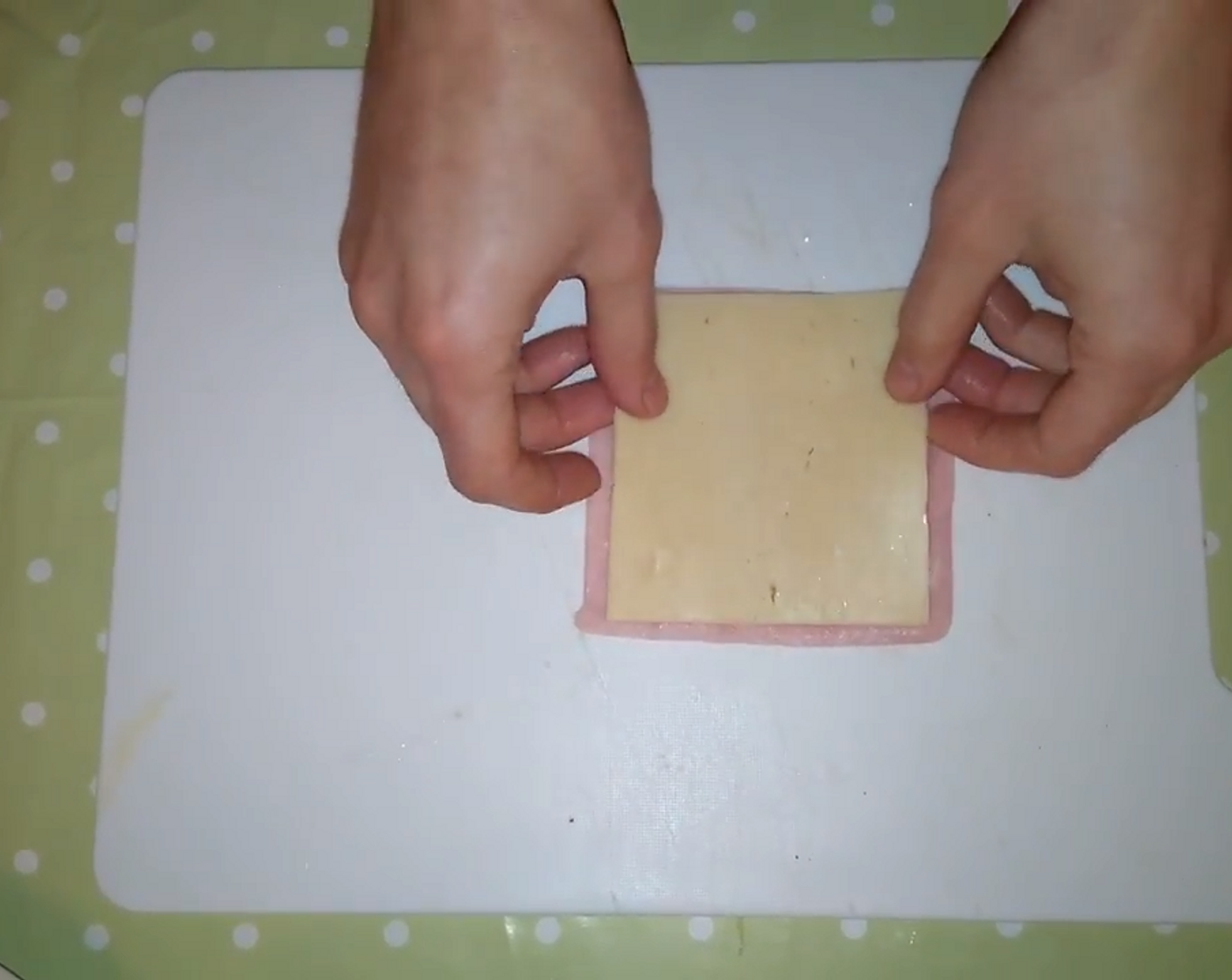 step 1 Take a slice of Ham Slices (4) and place a slice (or two) of Cheese (2 slices) on top, then another slice of ham on top of the cheese. The slices of ham and cheese should be the same size. Repeat to make as many sanjacobos as you want to make.